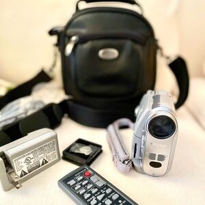 Sony Handycam DCR-HC40 NTSC Camcorder & Case